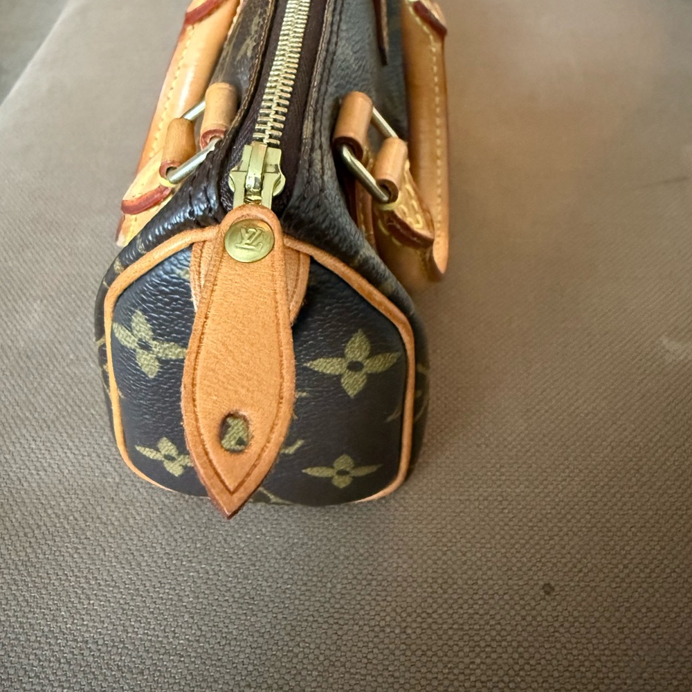 Louis Vuitton Mini Monogram Speedy Bag - Picture 3 of 9